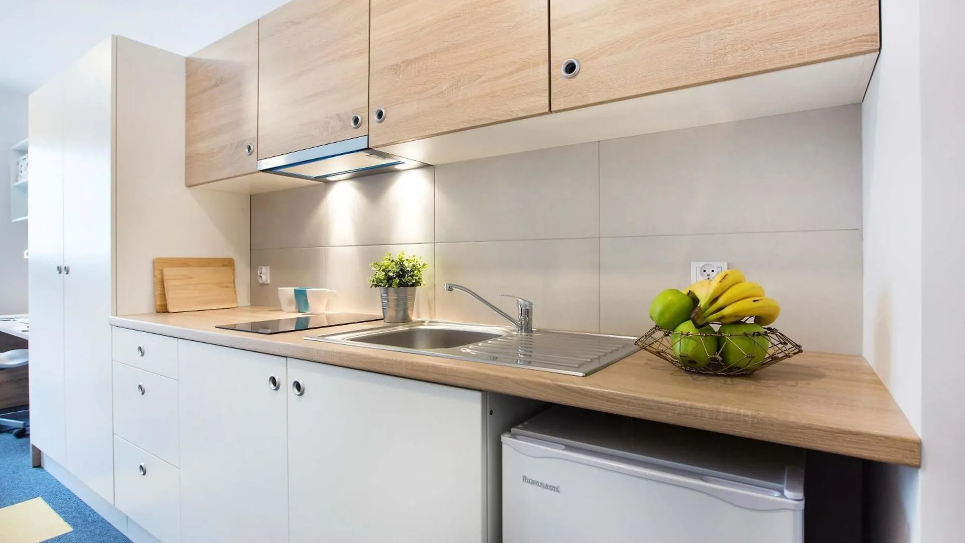 Modern Studios In Wroclaw With Desk For Remote Work And Access To The Gym By Noclegi Renters شقة