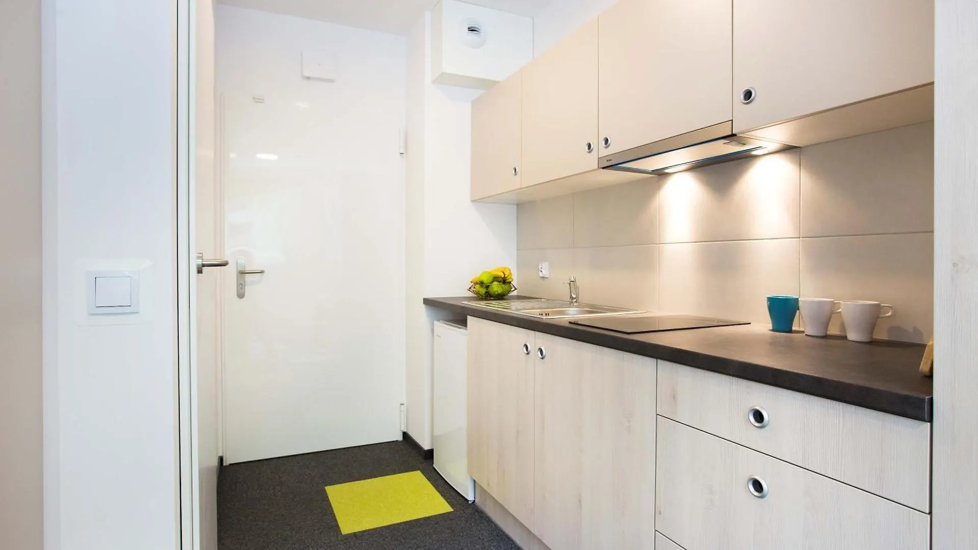 Modern Studios In Wroclaw With Desk For Remote Work And Access To The Gym By Noclegi Renters 0*,